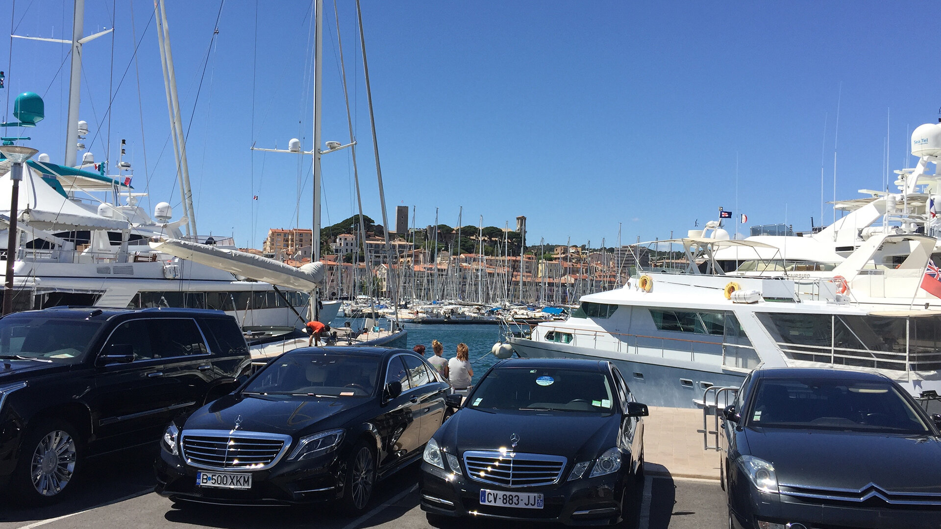 MYCAB LUXURY VTC chauffeur privé avec voiture de luxe pour vos événements privé dans le Sud de la France