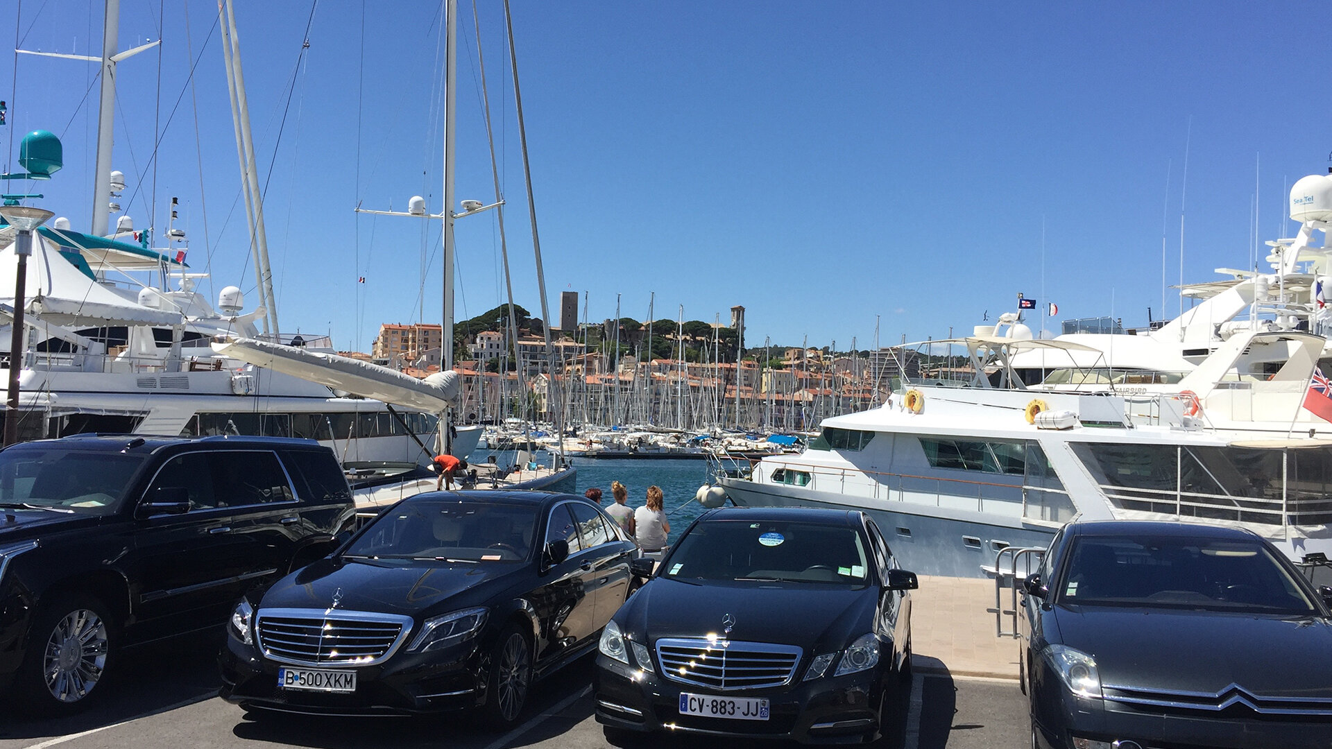 Réserver votre chauffeur avec voiture de luxe, MyCab Luxury dans le Gard, Aude, Hérault et Vaucluse.