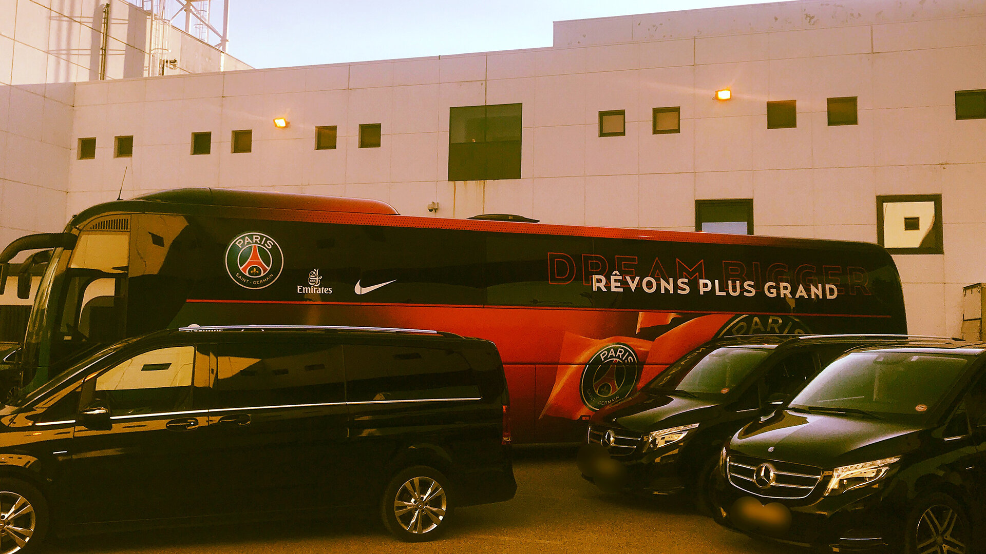 MYCAB LUXURY VTC chauffeur privé avec voiture de luxe pour vos événements privé dans le Sud de la France